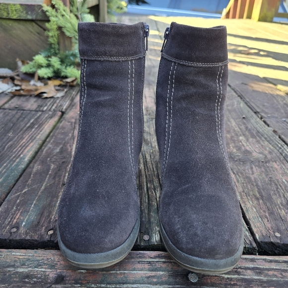 La CANADIENNE, Womens, Brown Suede, Ankle Booties, Side Zip, Low Wedge, Sz 7.5M - Picture 2 of 13